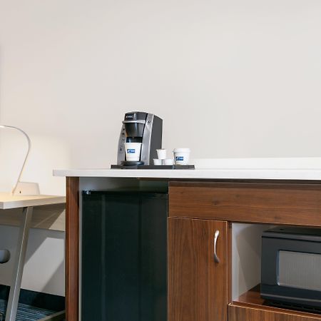 Holiday Inn Express Hotel & Suites Norfolk Airport By Ihg מראה חיצוני תמונה
