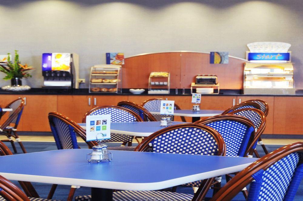 Holiday Inn Express Hotel & Suites Norfolk Airport By Ihg מראה חיצוני תמונה