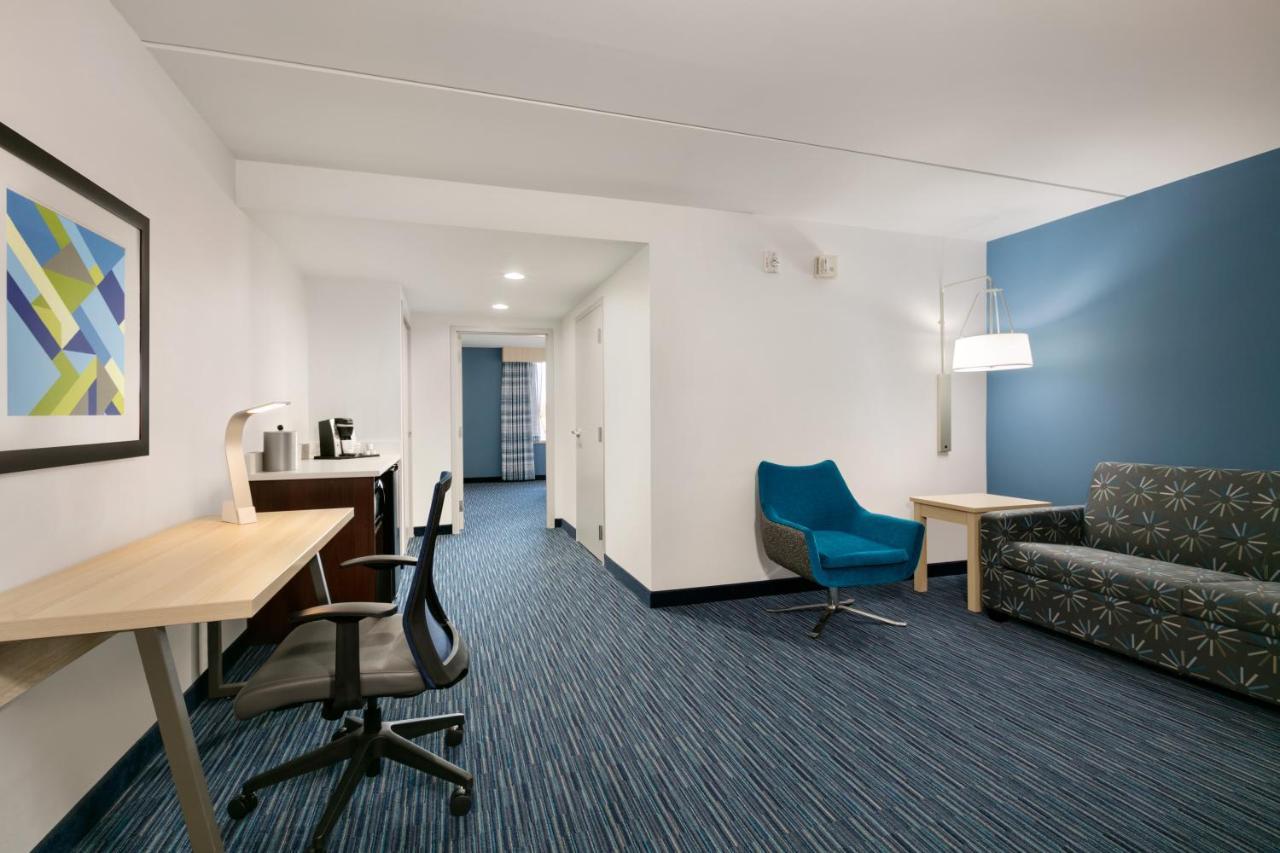 Holiday Inn Express Hotel & Suites Norfolk Airport By Ihg מראה חיצוני תמונה