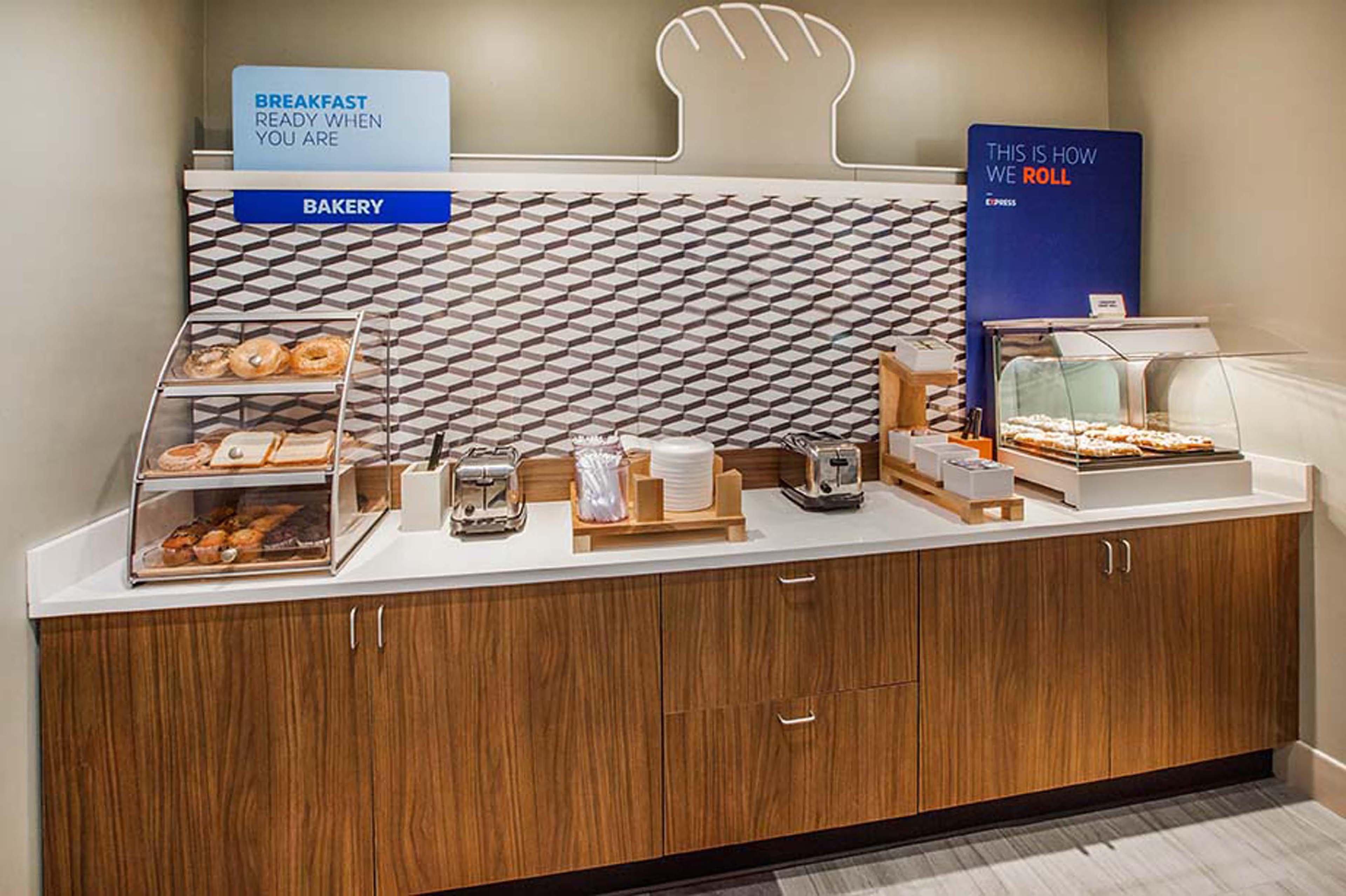 Holiday Inn Express Hotel & Suites Norfolk Airport By Ihg מראה חיצוני תמונה
